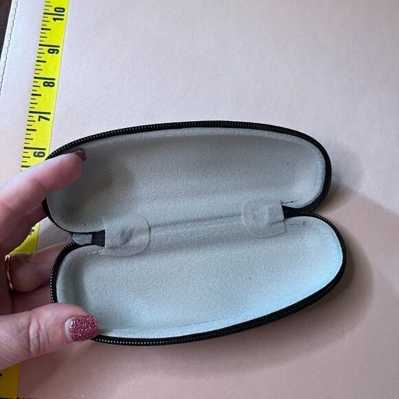 Vogue Black Glasses Case Zip-Up With Cleaning Cloth - Picture 8 of 8